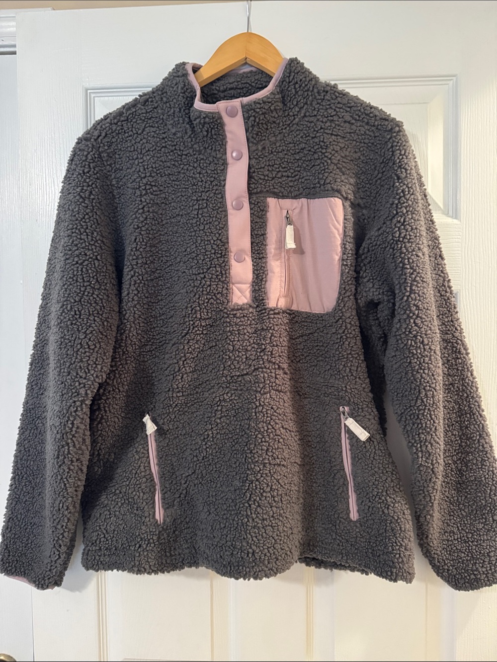 Women cozey Sherpa Pullover Jacket in Charcoal with Pink Trim